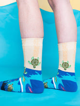 Load image into Gallery viewer, Turtle In The Water Socks